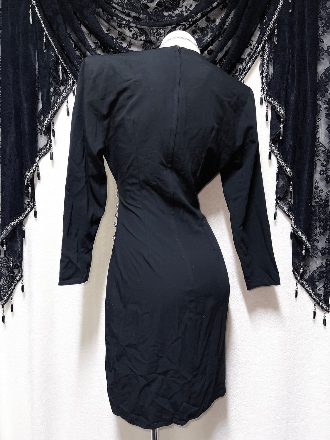 로맨틱고딕 고스펑크 브이넥 랩 셔링 블랙원피스 은장 섹시 오네갸루 오피스 상품이미지7