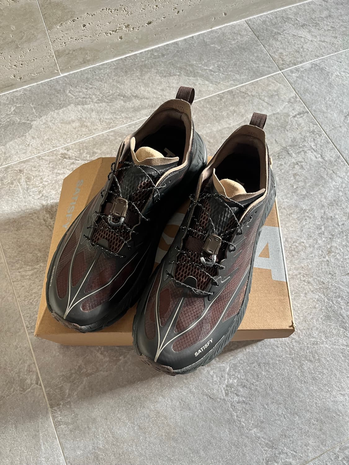 호카 x 새티스파이 마파테 스피드 4 라이트 커피 상품이미지1