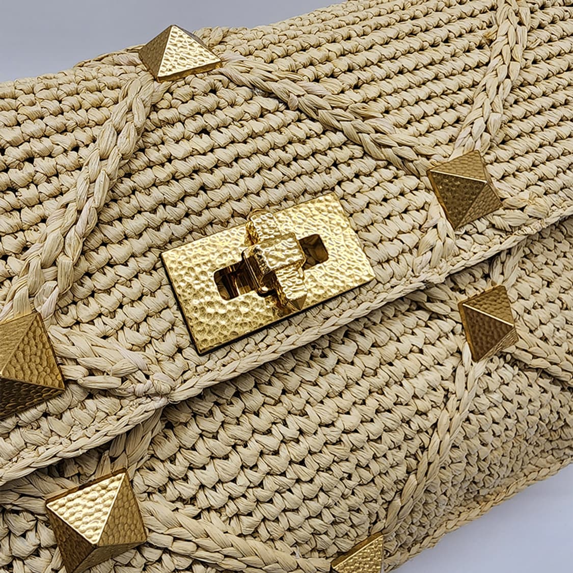 발렌티노 로만스터드 라피아 숄더백 상품이미지6