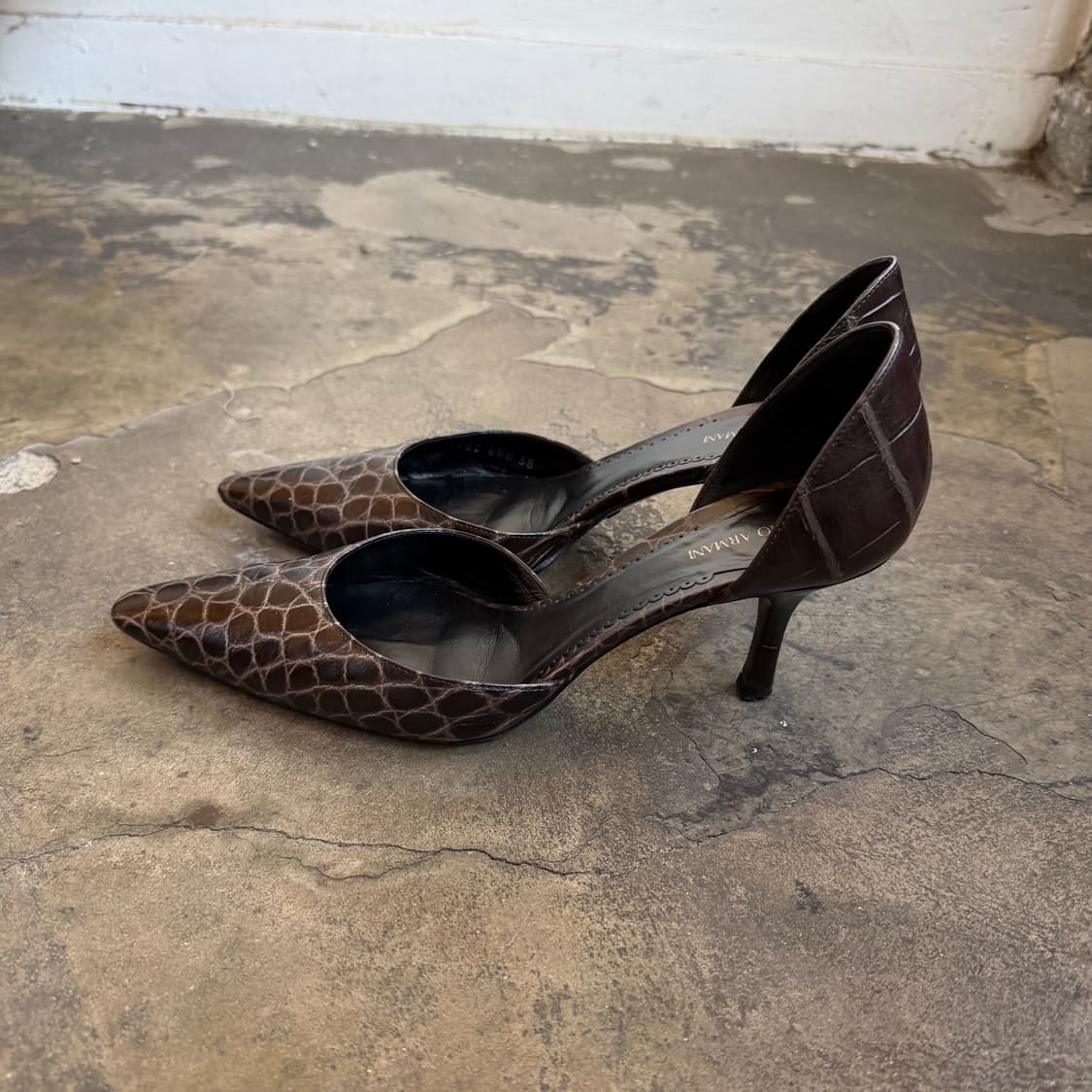 조르지오 알마니 크로커다일 엠보싱 스틸레토 키튼 힐 상품이미지4