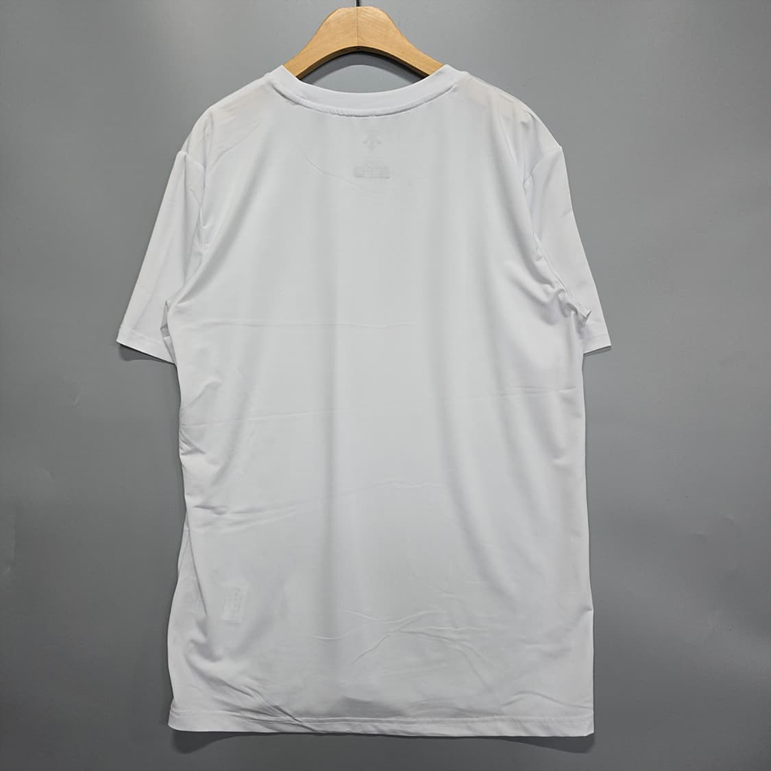 데상트(DESCENTE) 로고 반팔 티셔츠 100 상품이미지3