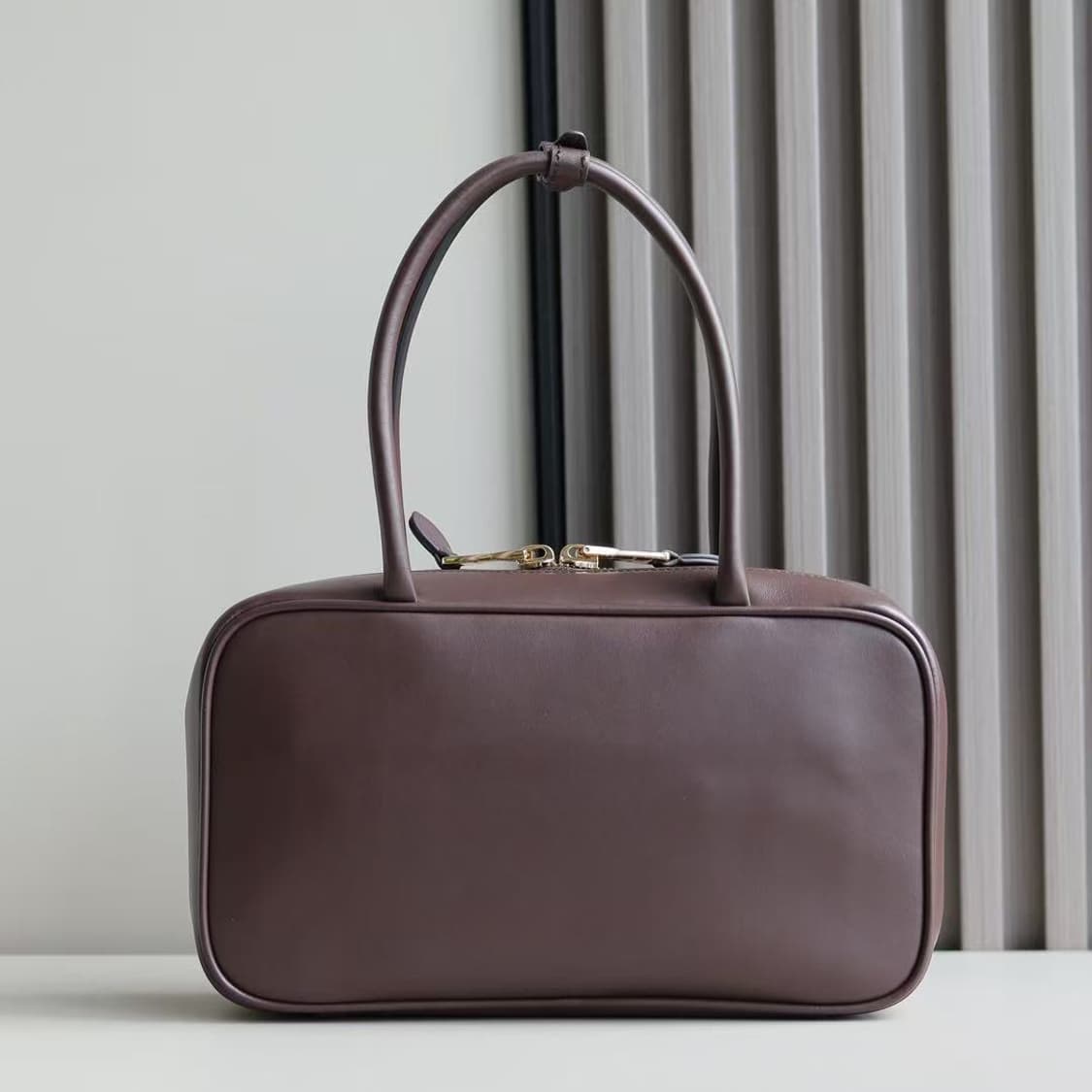 미우 미우 가죽 탑 핸들백 상품이미지2