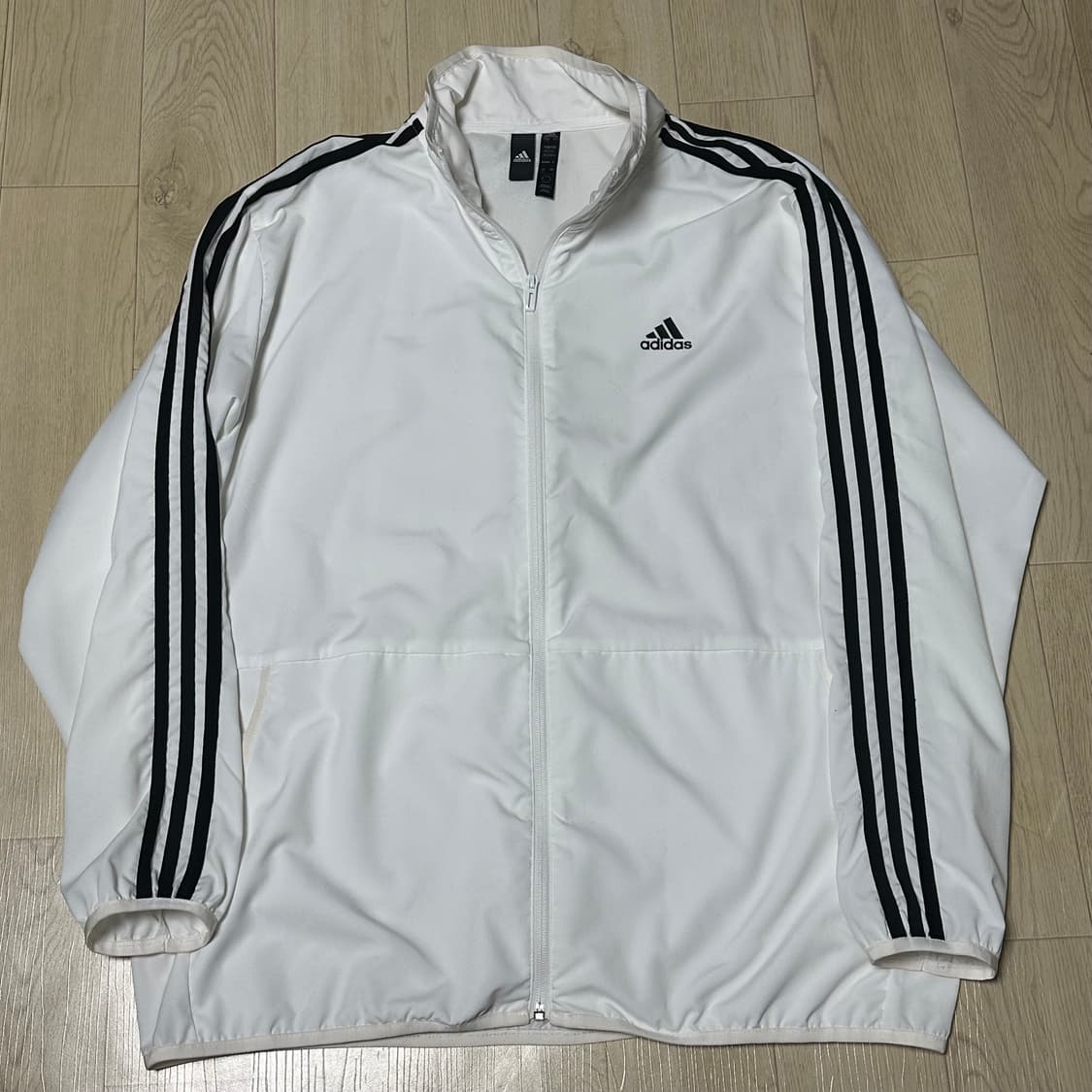 아디다스 화이트 바람막이 상품이미지1