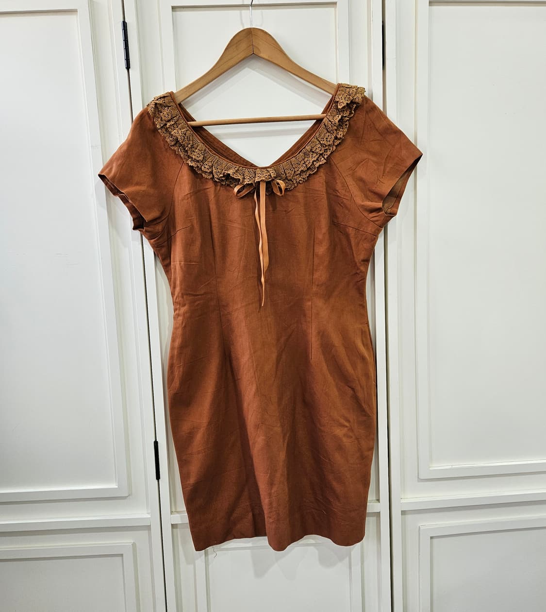 브라운 레이스 카라 리본 원피스 상품이미지1