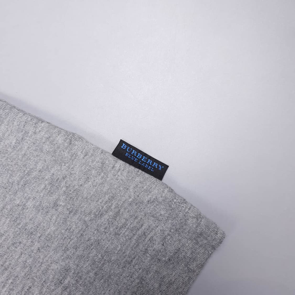 버버리 블랙라벨 그레이 자수로고 슬리브리스 나시 MAD 상품이미지4