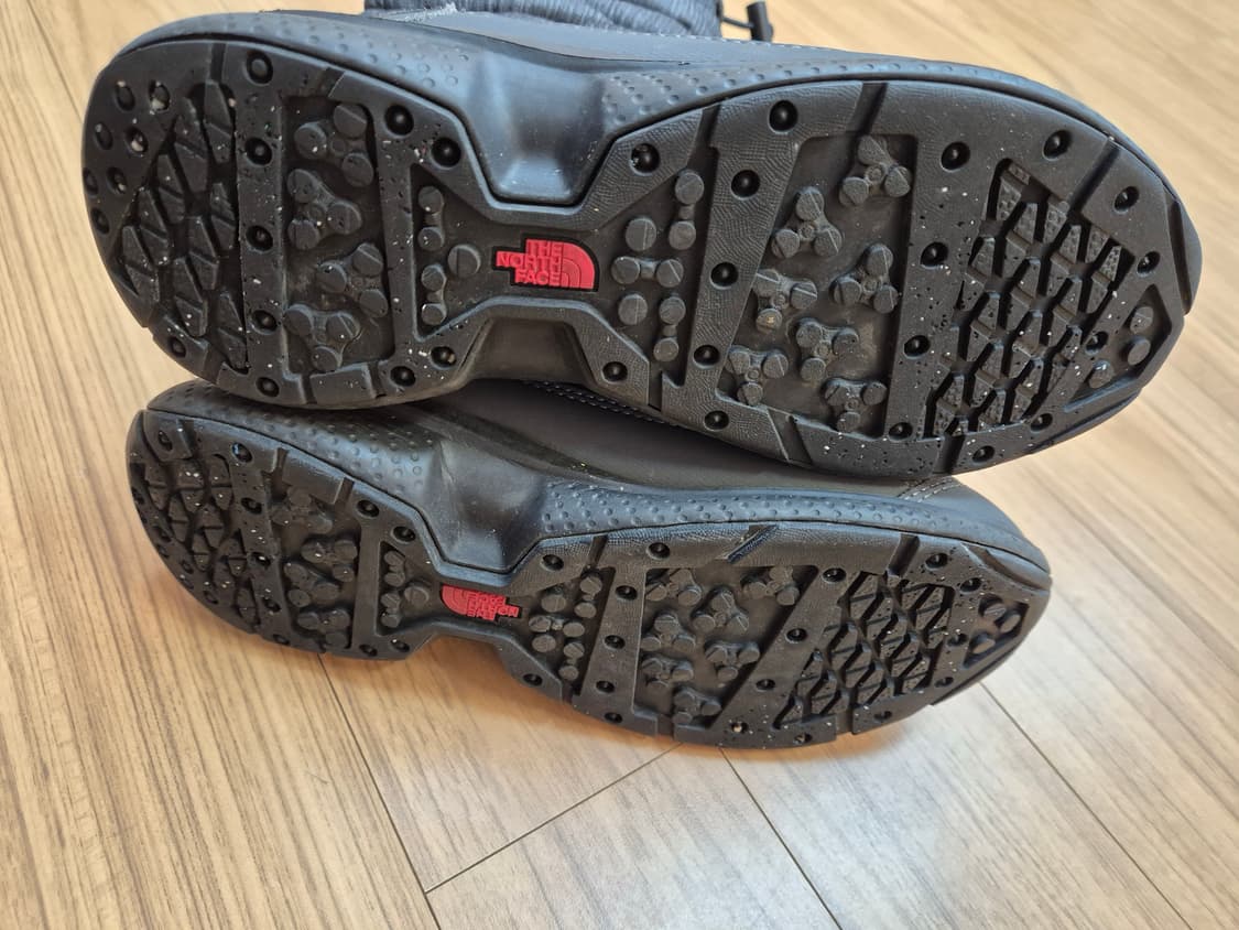 노스페이스 퀼팅 방한 부츠 230사이즈 팝니다. 색상은 무난한 회색이라  상품이미지6