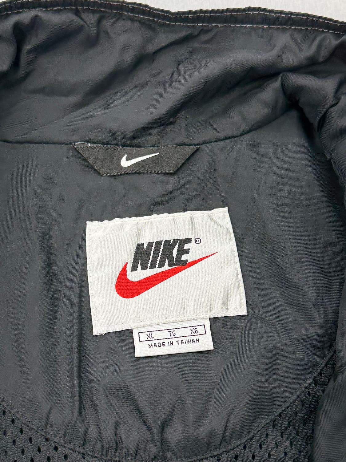 나이키 90s 블랙 파이핑 스우시 나일론 쉘 자켓 상품이미지7