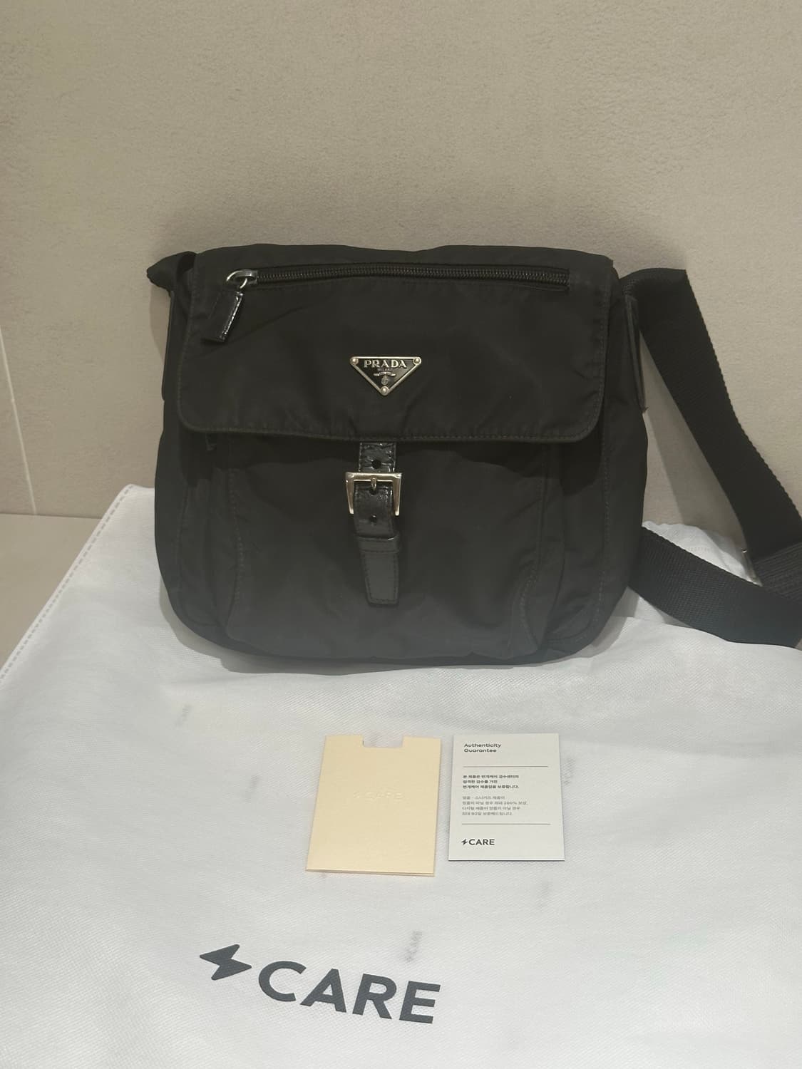 프라다 포코노 나일론 버클 크로스백 주우재백 상품이미지4