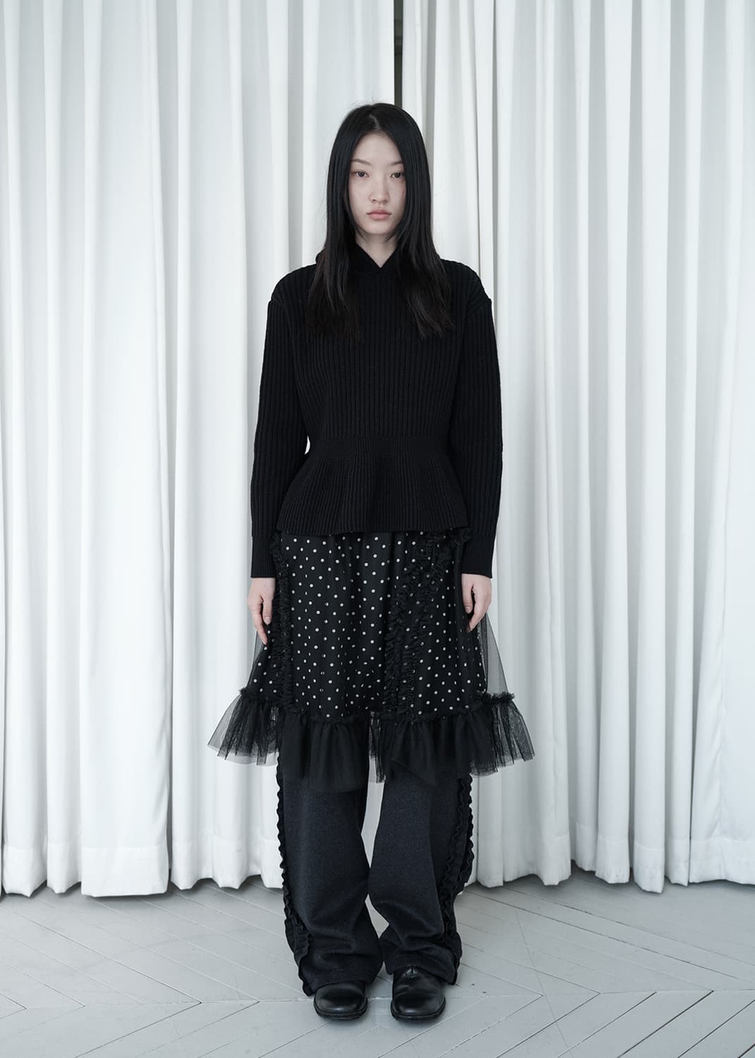 생긴스튜디오 밴딩 러플 샤 도트 스커트 블랙 상품이미지2