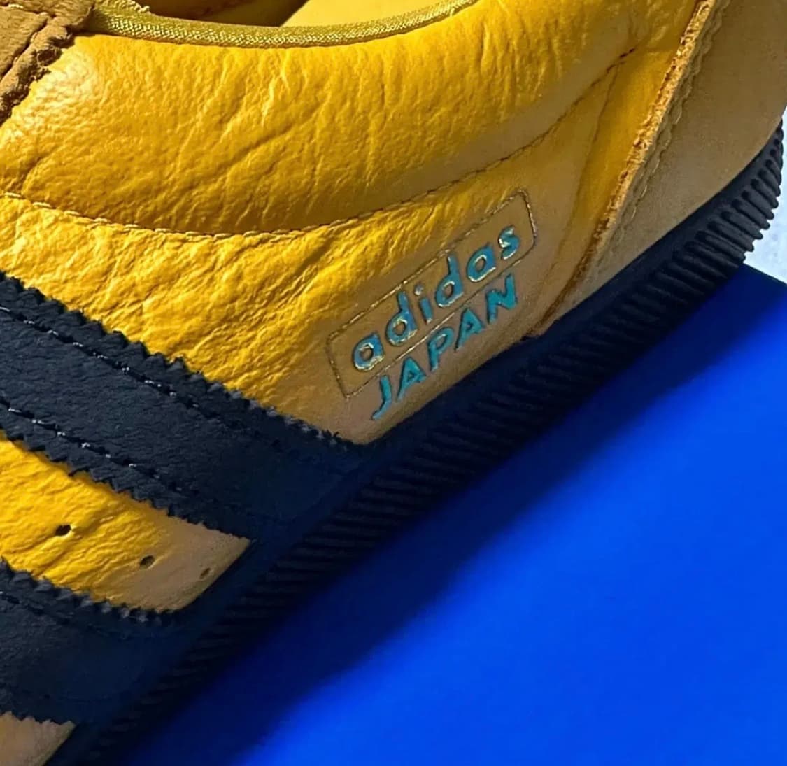 (강민경 착용)아디다스 오리지널 재팬  옐로우 블랙 230 상품이미지4