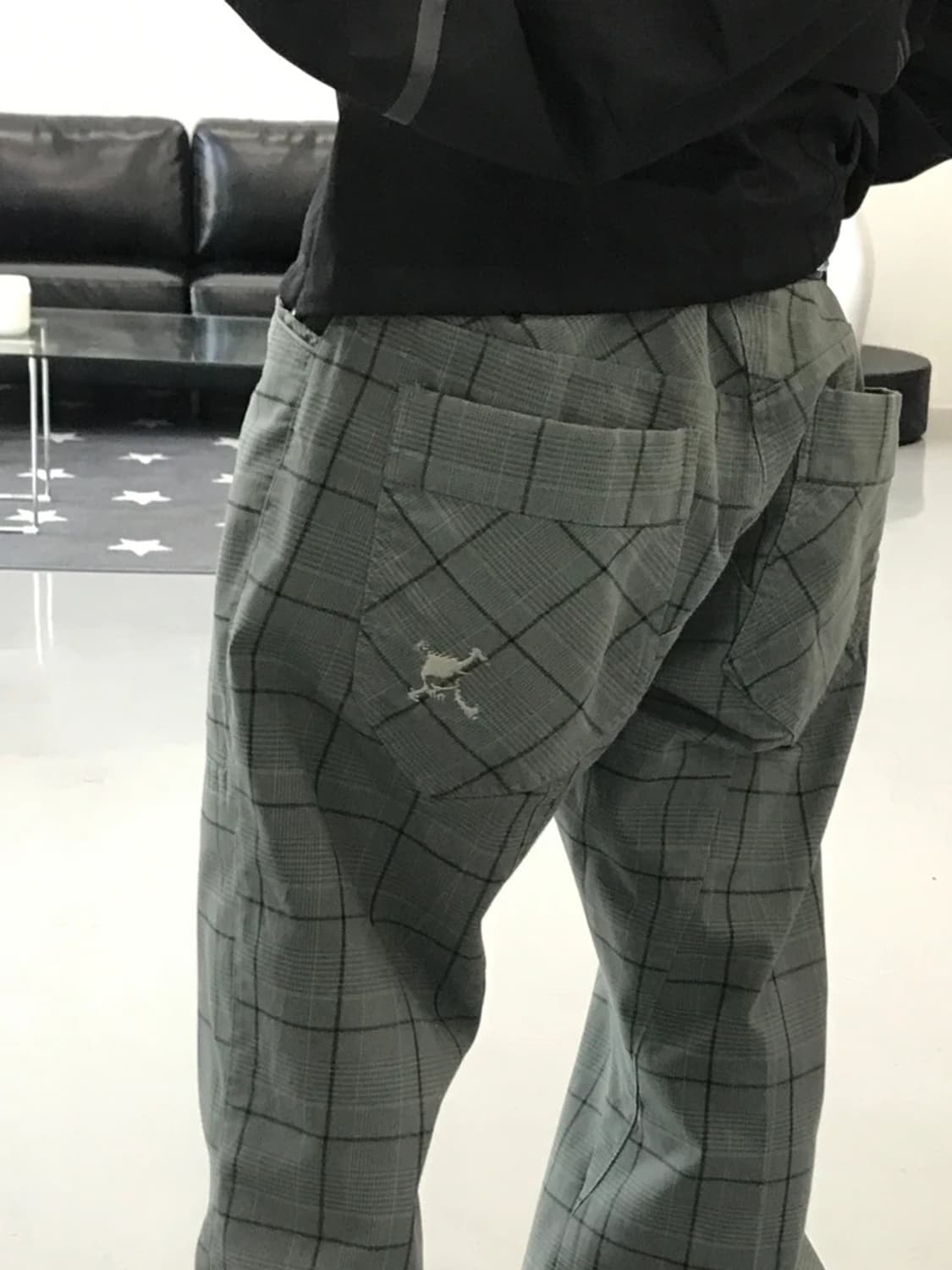 오클리 체크 디테일 해골 자수 포인트 카키 팬츠 상품이미지3