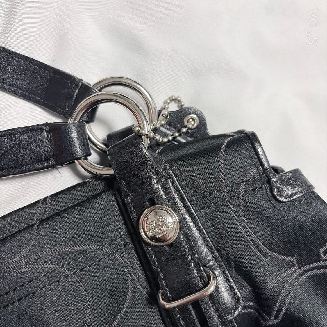 코치 블랙 시그니처 캔버스 숄더백 상품이미지6