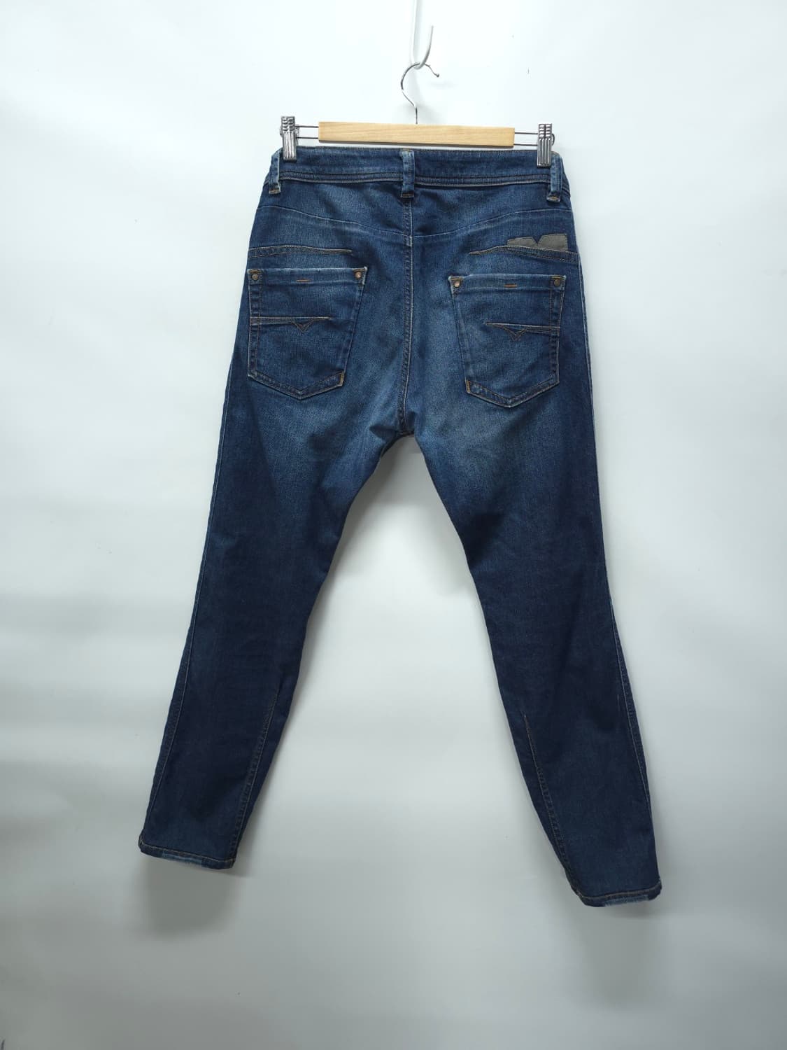 디젤 DARRON 레귤러 슬림 테이퍼드 데님 팬츠(32) 상품이미지5