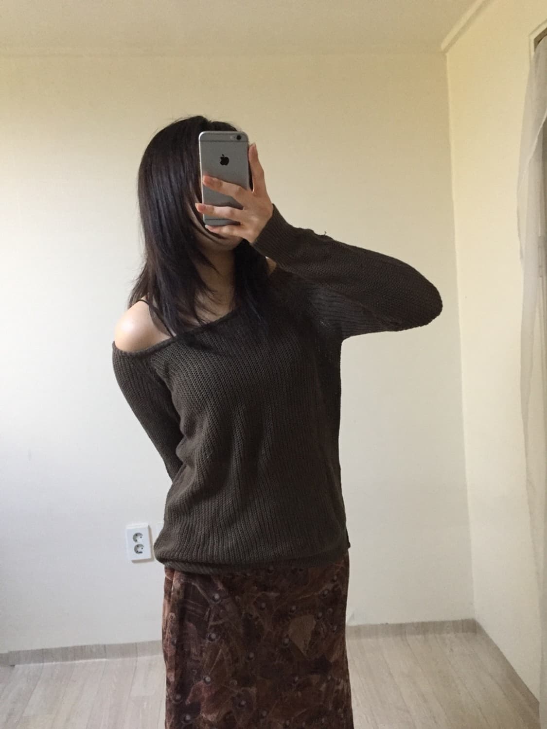 464. khaki deep U-neck knit 상품이미지6