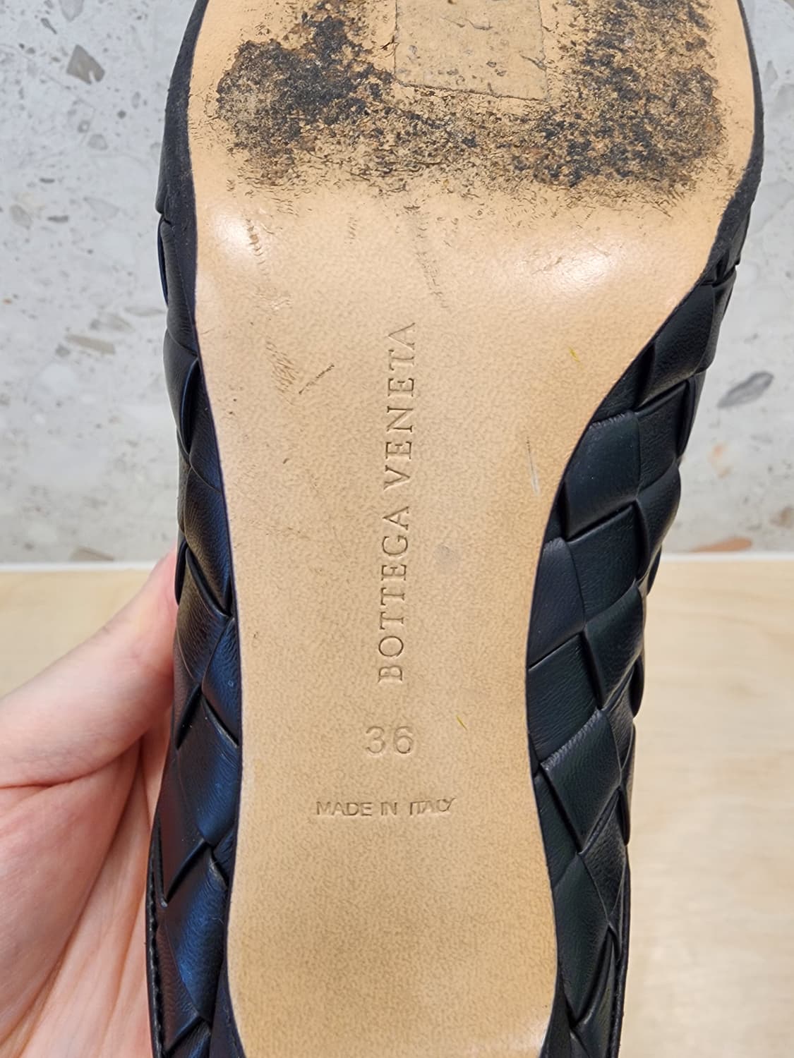 보테가베네타 인트레치아토 가죽 뮬 샌들 블랙 36 상품이미지5