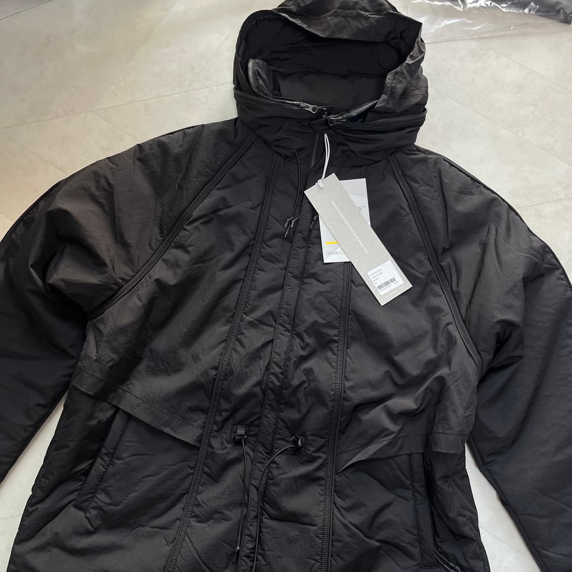 새상품)언어펙티드 패디드 파라슈트 점퍼 블랙 상품이미지1