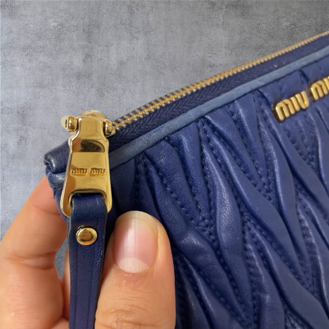 미우미우 Miu Miu 마테라쎄 마드라스 레더 지퍼 카드 파우치 상품이미지8