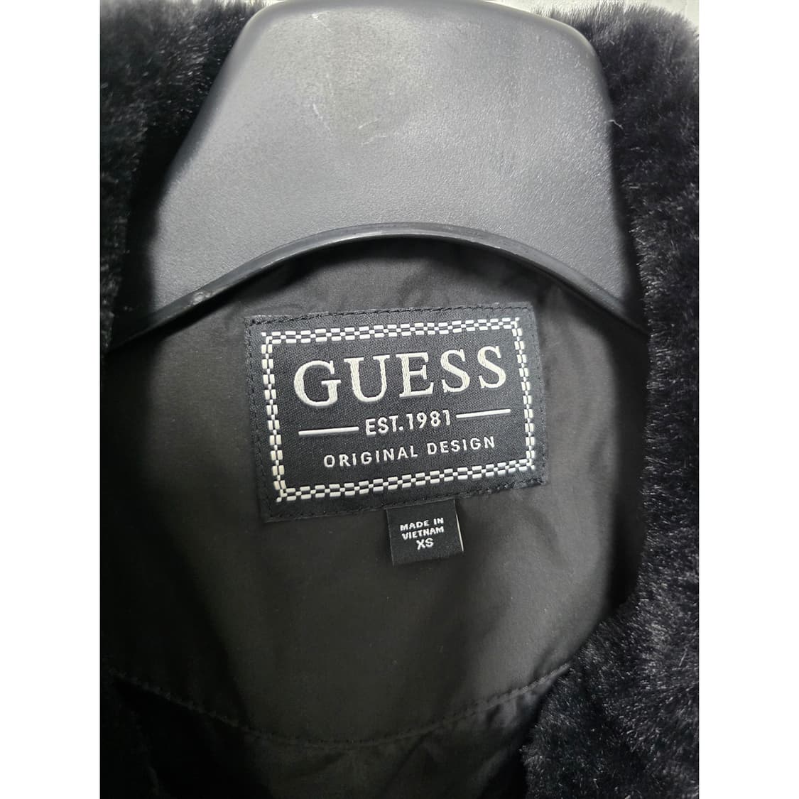 택포// 20s 게스 블랙 퍼 오리털 숏패딩 S 상품이미지2