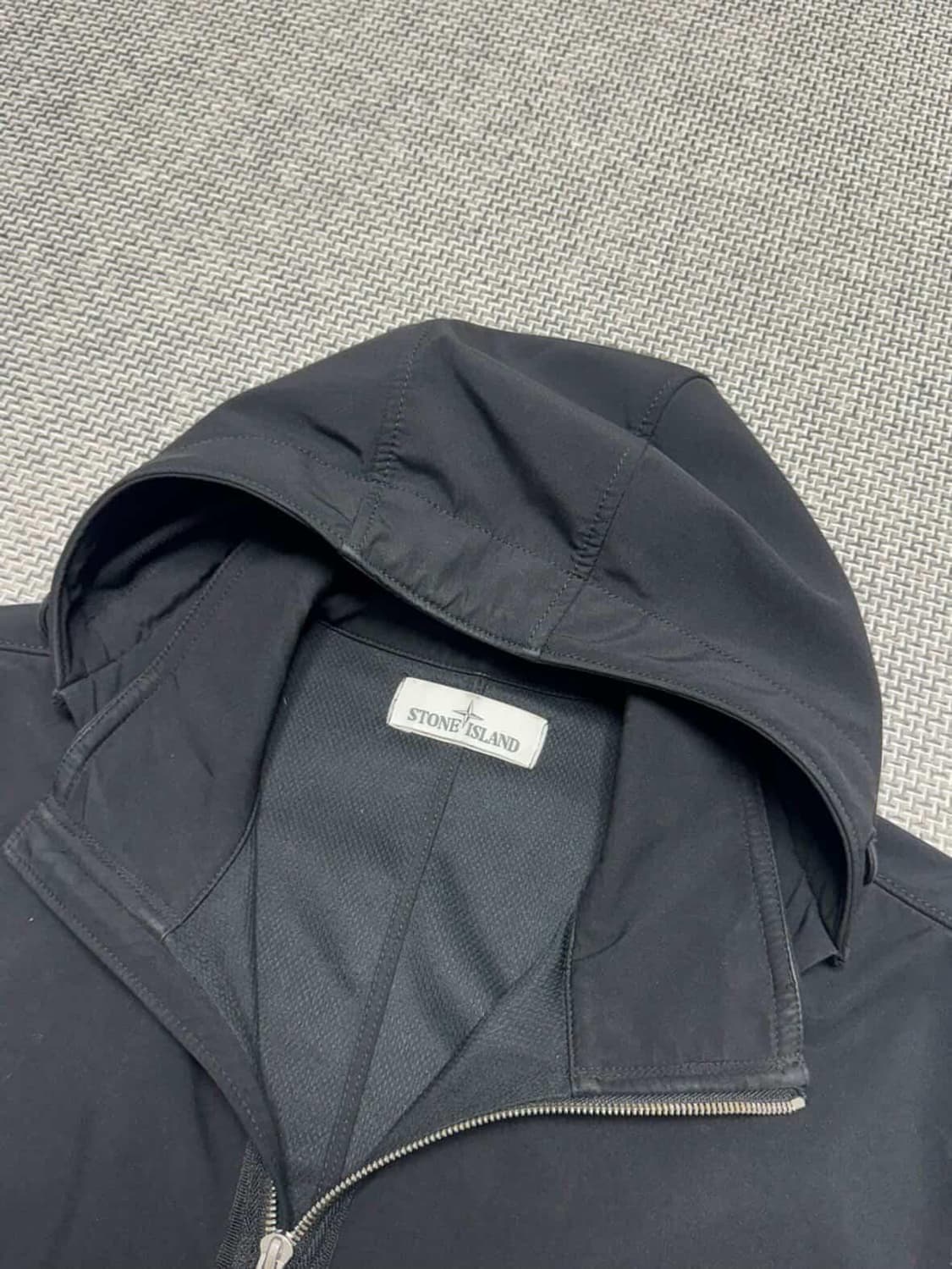 스톤아일랜드 라이트 소프트쉘 후드집업 상품이미지2