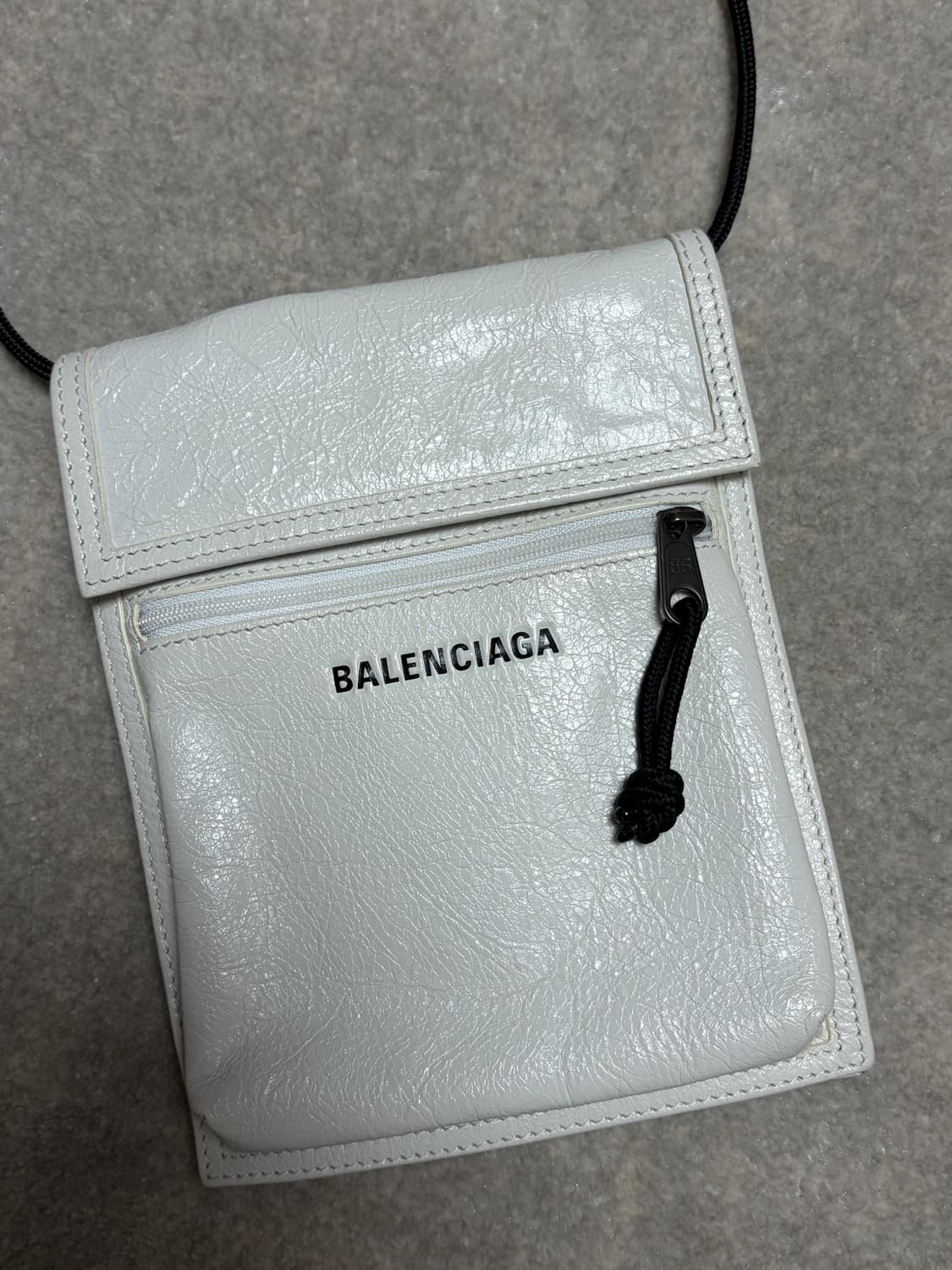 발렌시아가 익스플로러 파우치 가방 새상품 상품이미지2