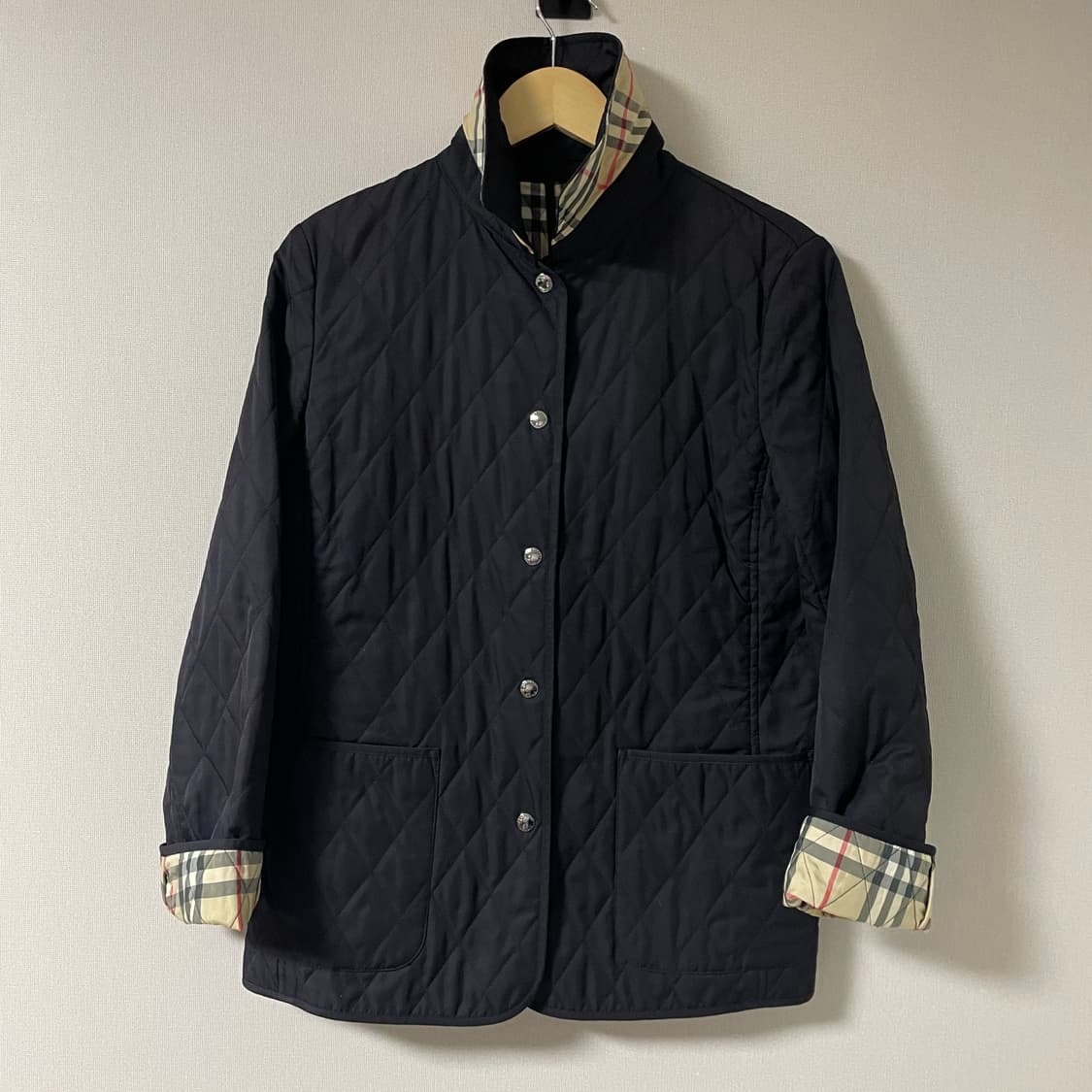 버버리 여성 퀄팅 점퍼 블랙 42 (66-77) 상품이미지3