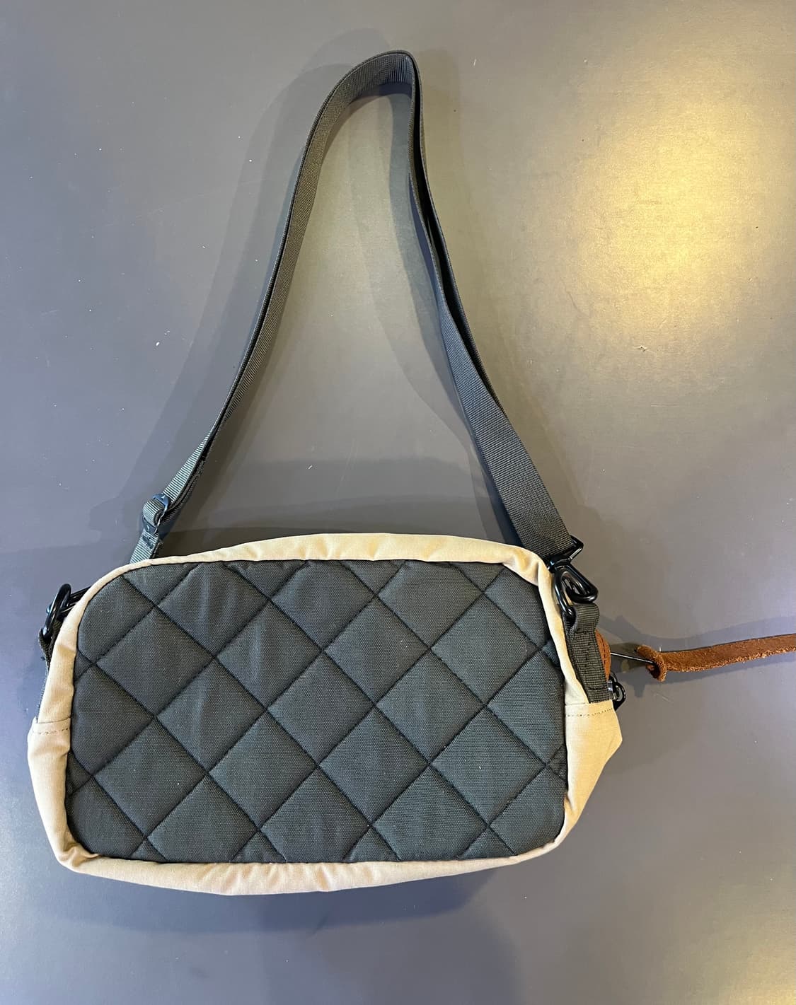 그레고리 구형 로고 카프드 파우치 상품이미지2