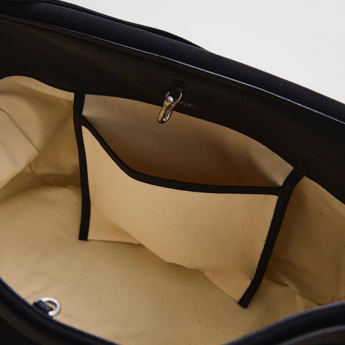 26ss L.HEFNER LEATHER POSTMAN BAG 상품이미지4