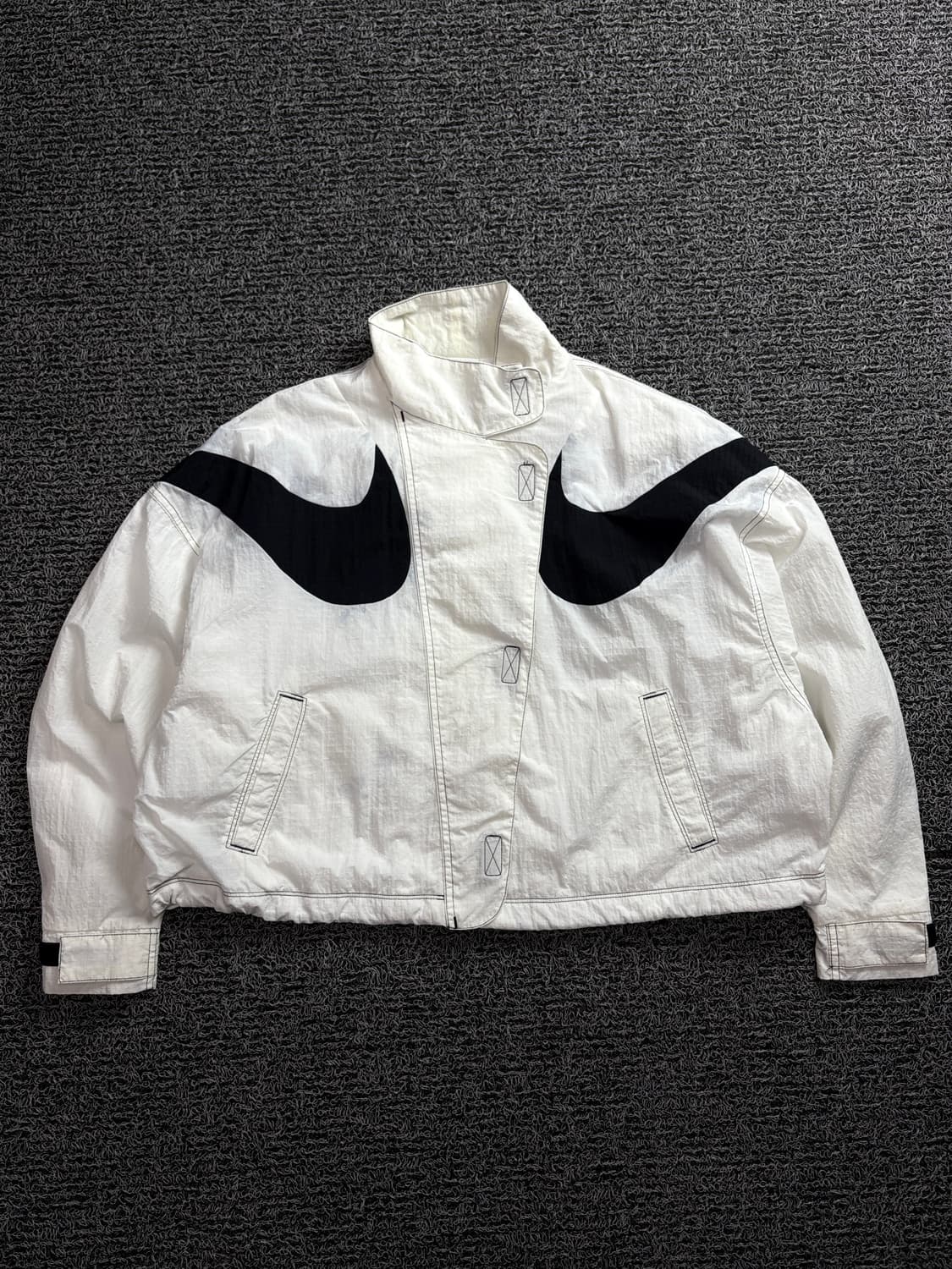 나이키 우먼스 더블 빅스우시 나일론 박시핏 크롭 바람막이 1462 상품이미지2