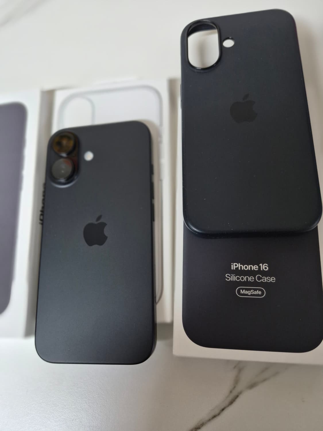 아이폰16 128기가 블랙 + 미개봉 정품 투명케이스 상품이미지2