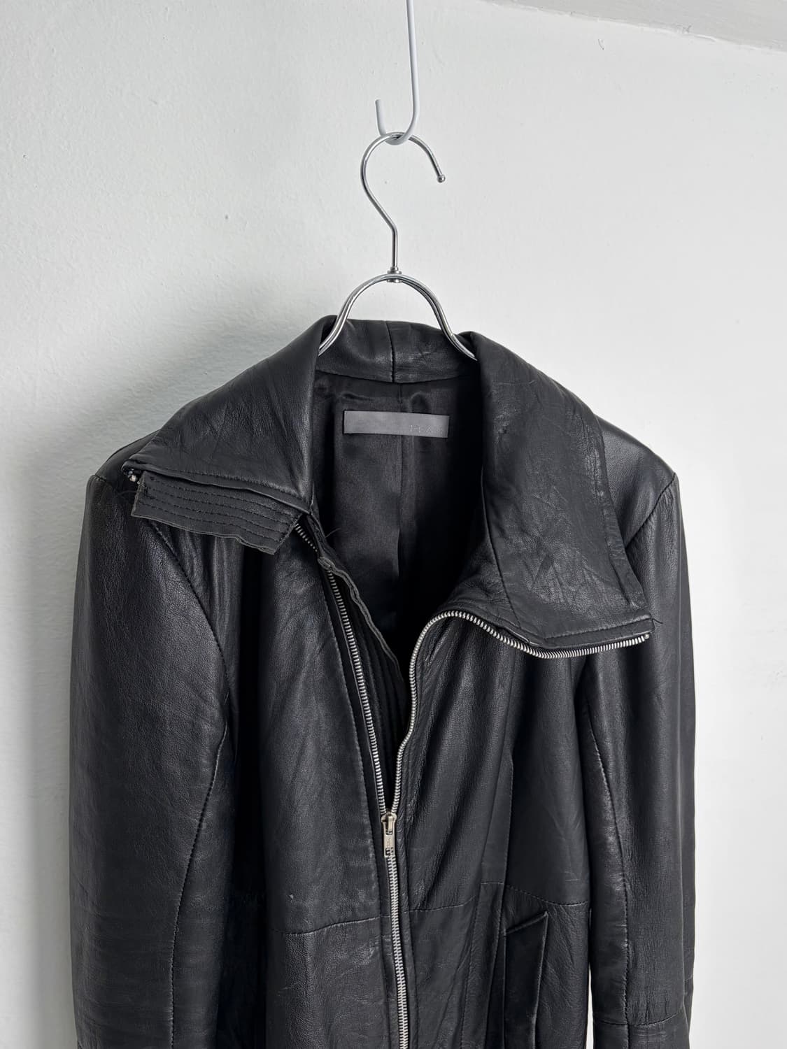 에캄 하이넥 사선 레더 자켓 상품이미지7