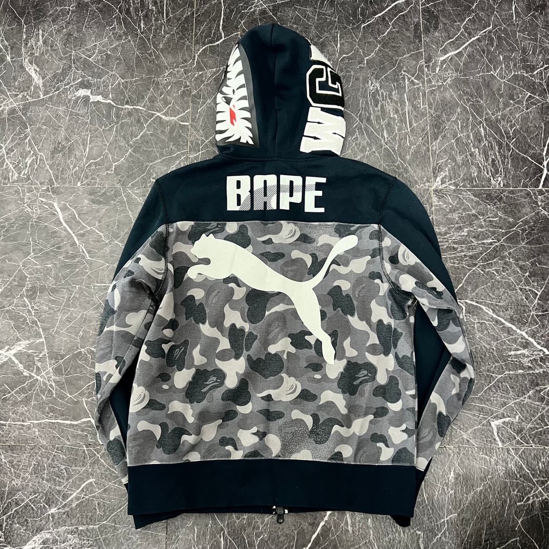 베이프 x 푸마 카모 샤크 풀 오버 후드집업 상품이미지2