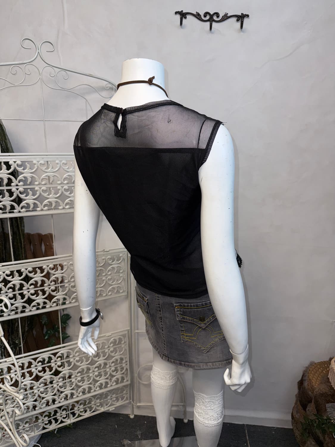 Black&white newspaper lace eyelet 슬리브리스 상품이미지6