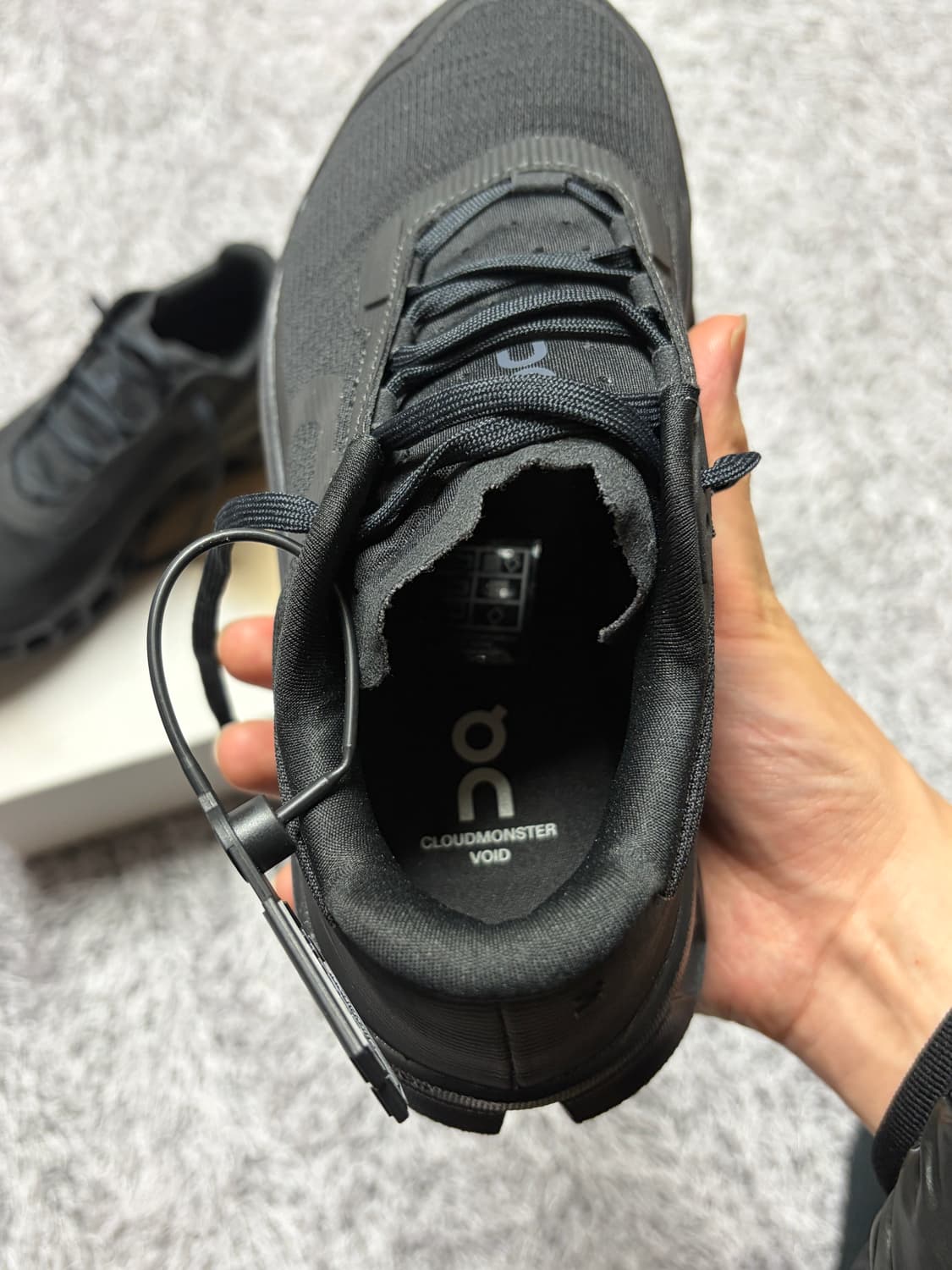 온러닝 클라우드몬스터 블랙 240 새상품  상품이미지3