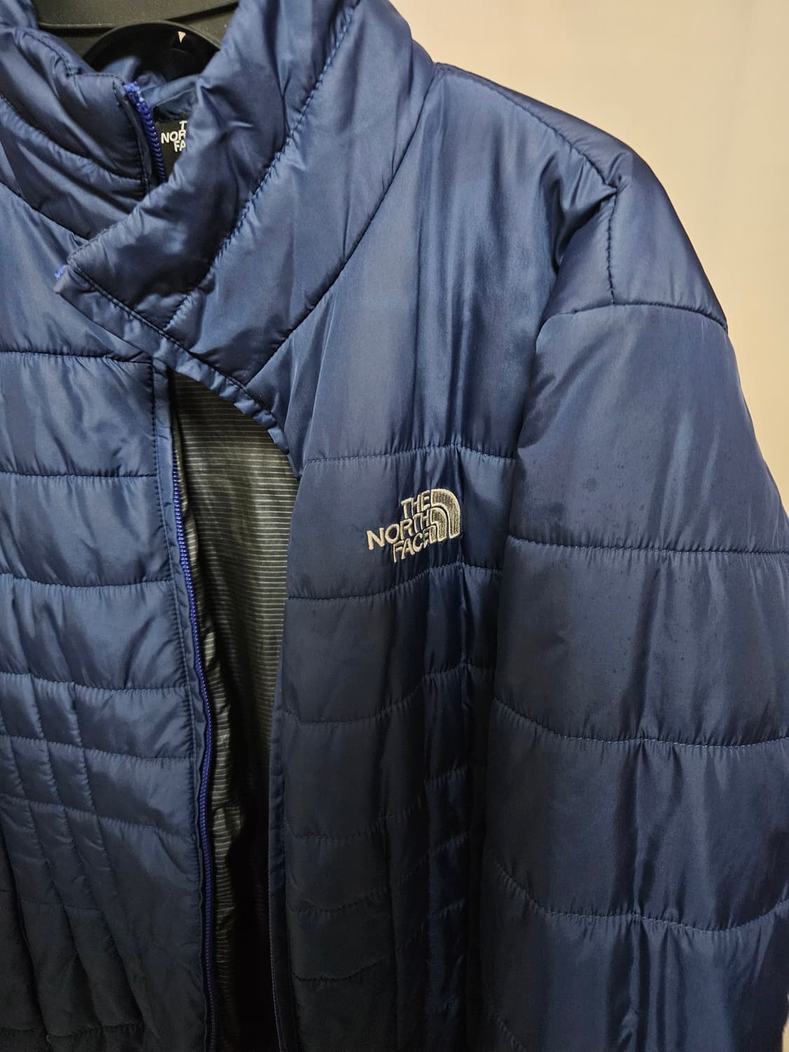 노스페이스 경량 패딩 네이비 상품이미지2