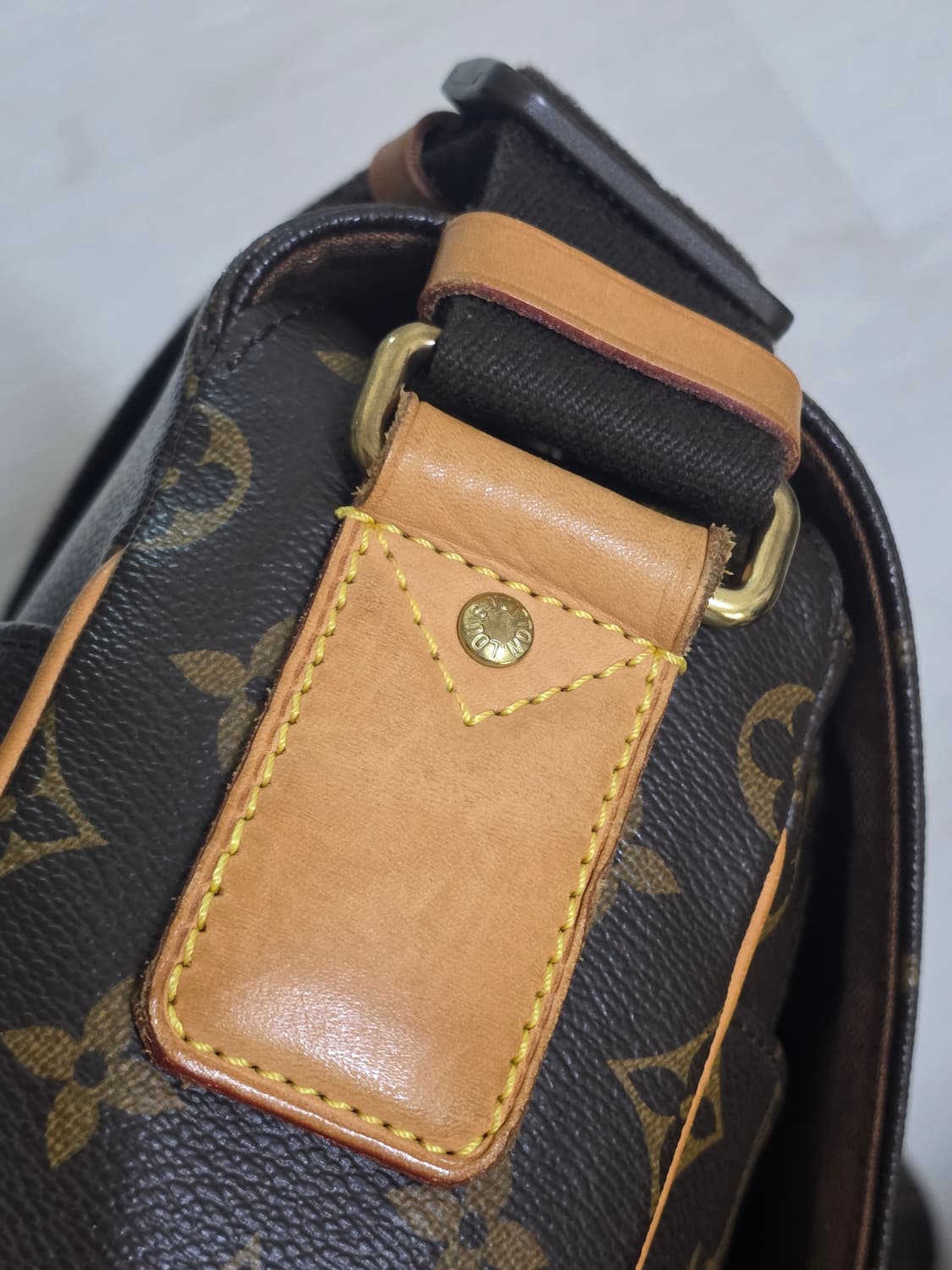 루이비통 발미 MM 모노그램 크로스백 상품이미지7