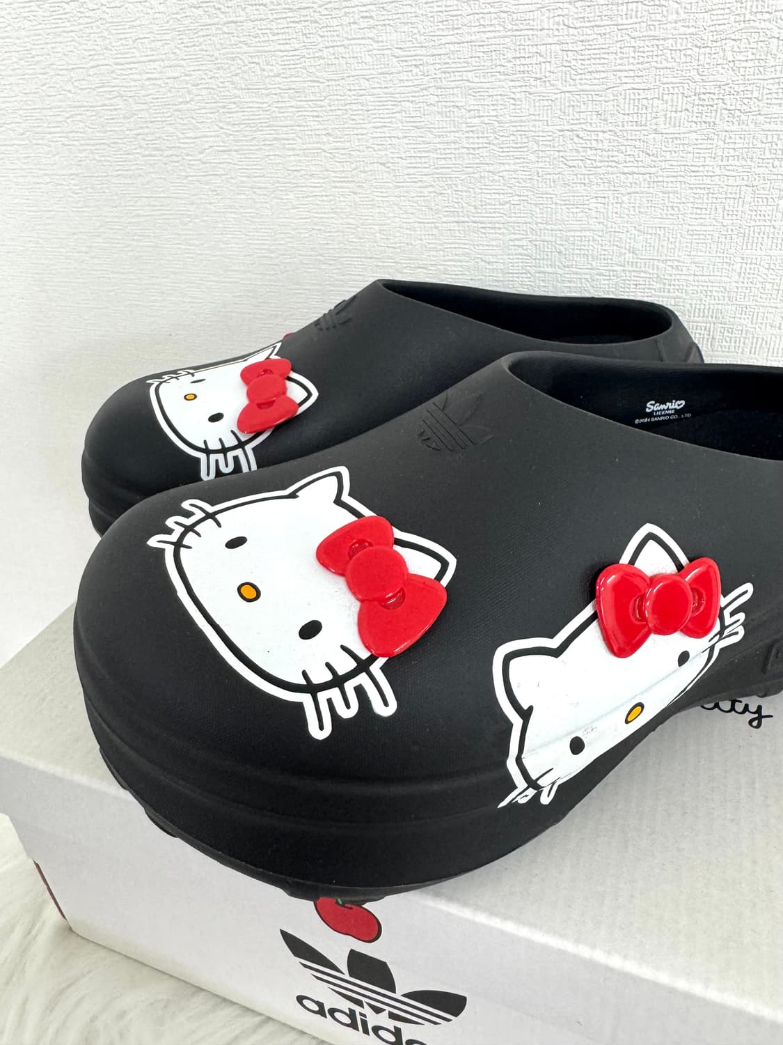 아디다스 X 산리오 헬로키티 아디폼 뮬 상품이미지2