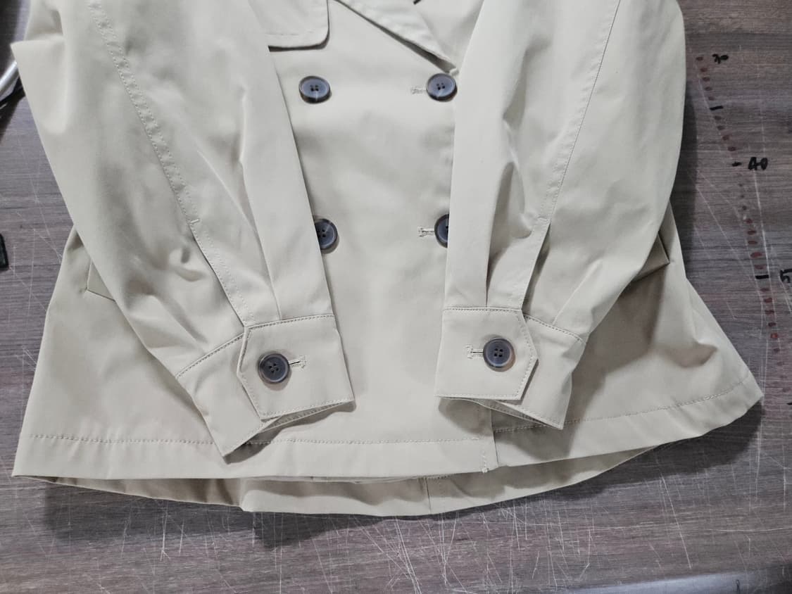 OZOC  베이지색 더블 버튼 숏 트렌치 코트 M 상품이미지4