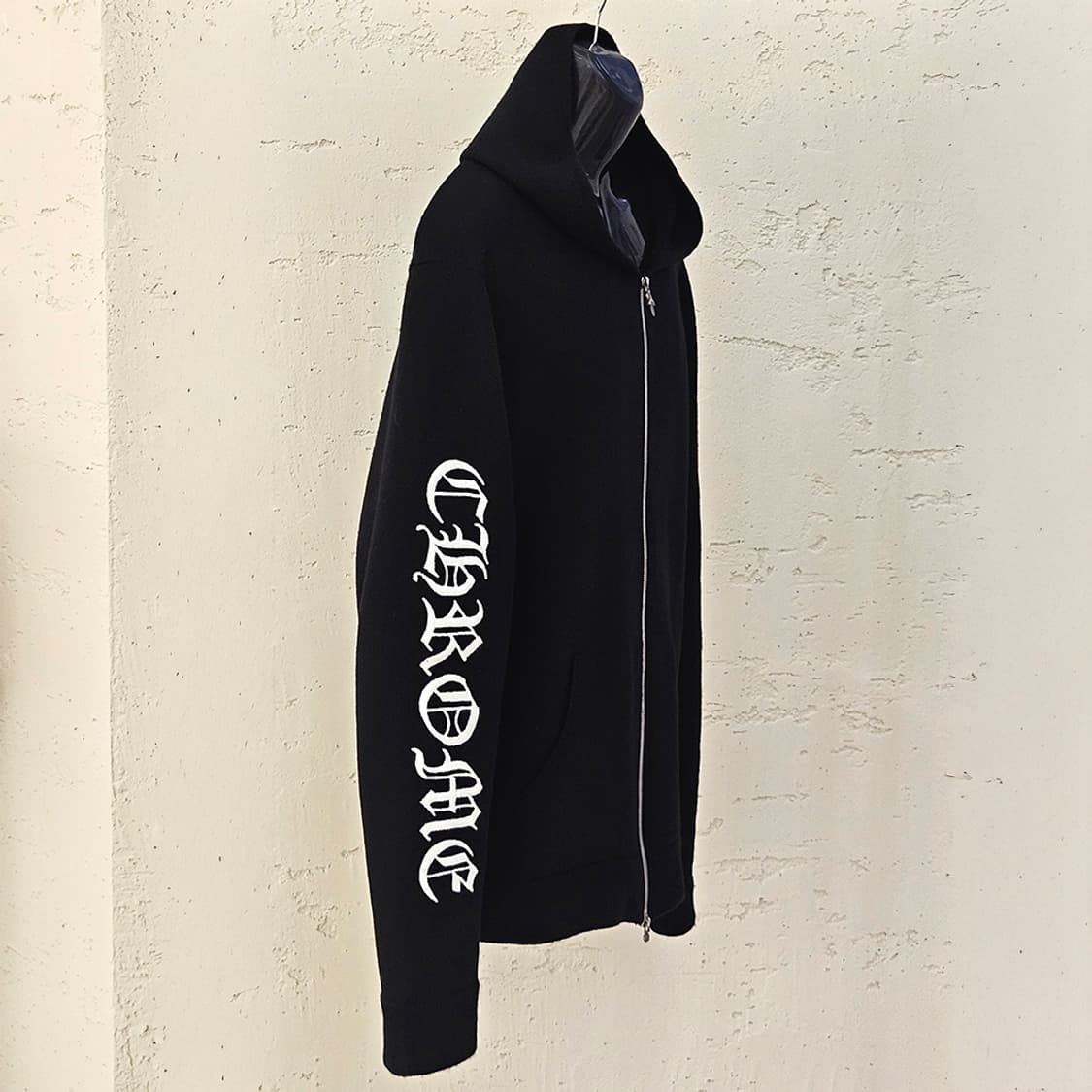 [L] 크롬하츠 캐시미어 레터링 후드집업 블랙 B1216J244 상품이미지2
