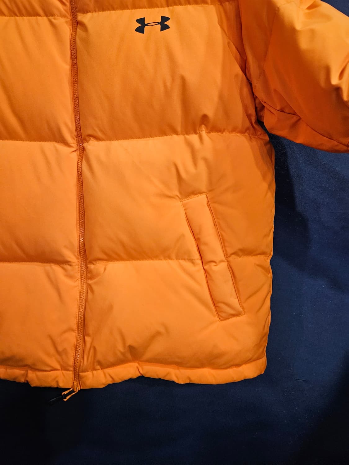 언더아머 오렌지 남성 세미오버핏 100 덕다운 패딩  상품이미지6