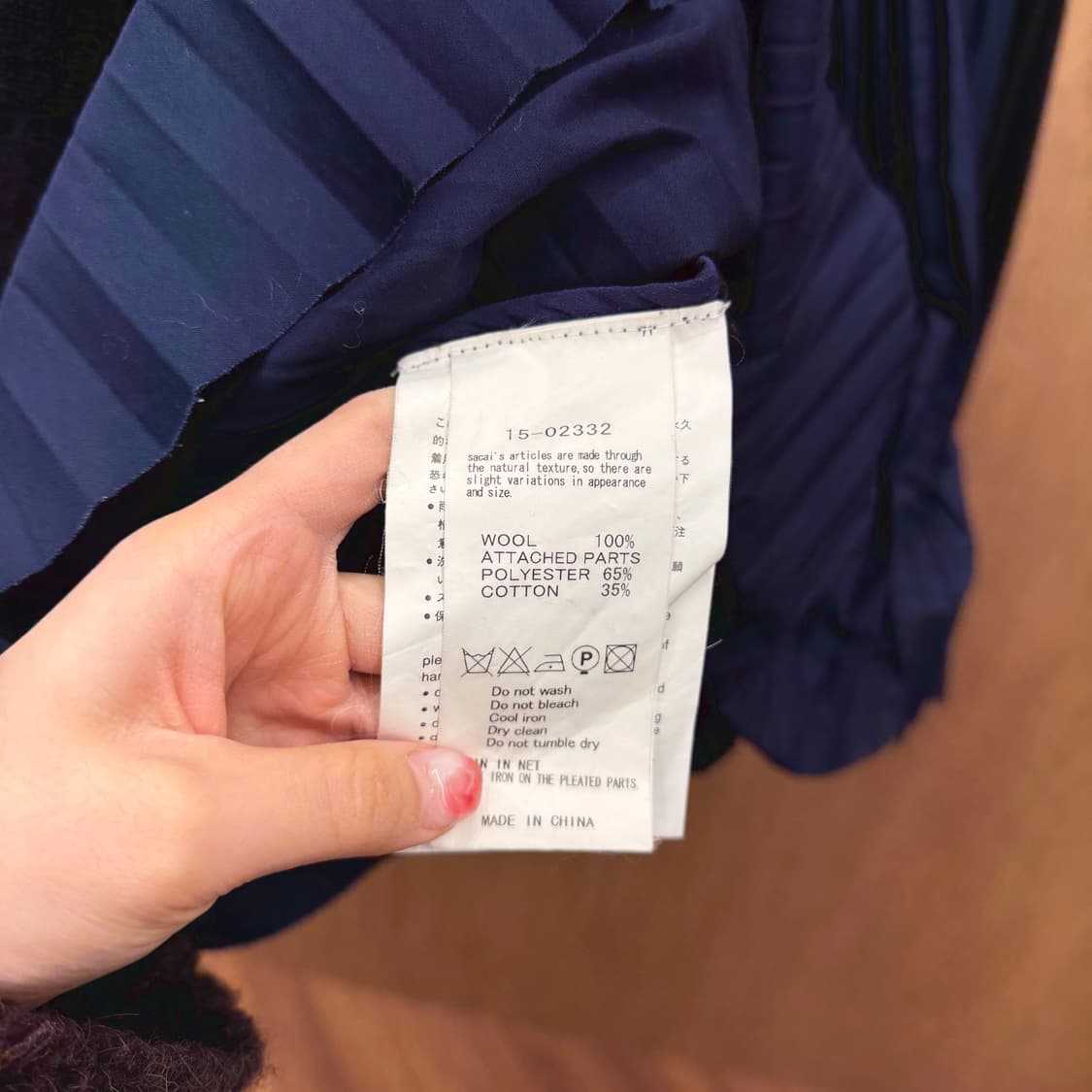 사카이 터틀넥 니트 백 플리츠 셔츠 도팅 레이어드 디테일 블랙 네이비 상품이미지6