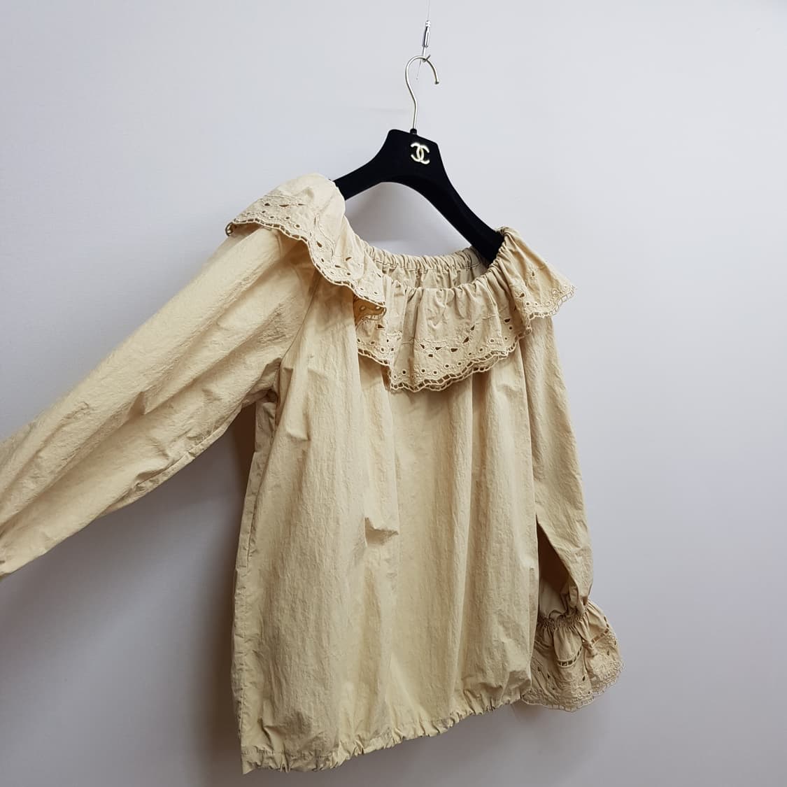 한섬 타임 TIME 프릴 오프숄더 레이스 블라우스 F사이즈 상품이미지3