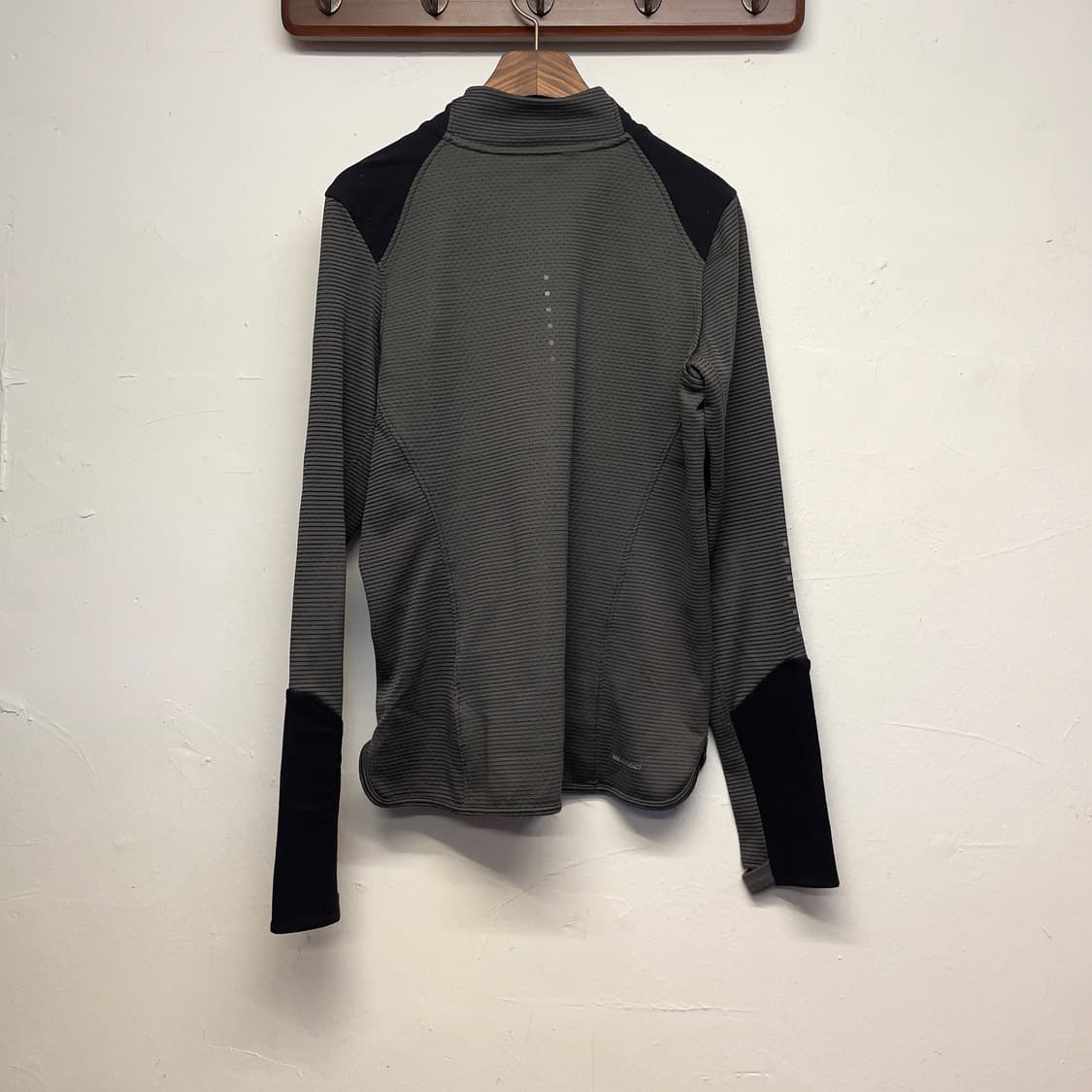 나이키 (우먼) 러닝 에어로리액트 롱 슬리브  상품이미지5