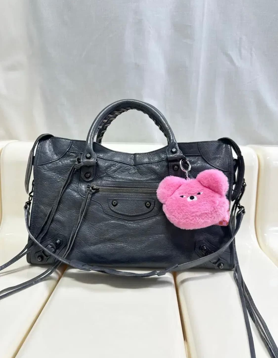 발렌시아가 시티 모터백 미디움 다크그레이 흑장 상품이미지3