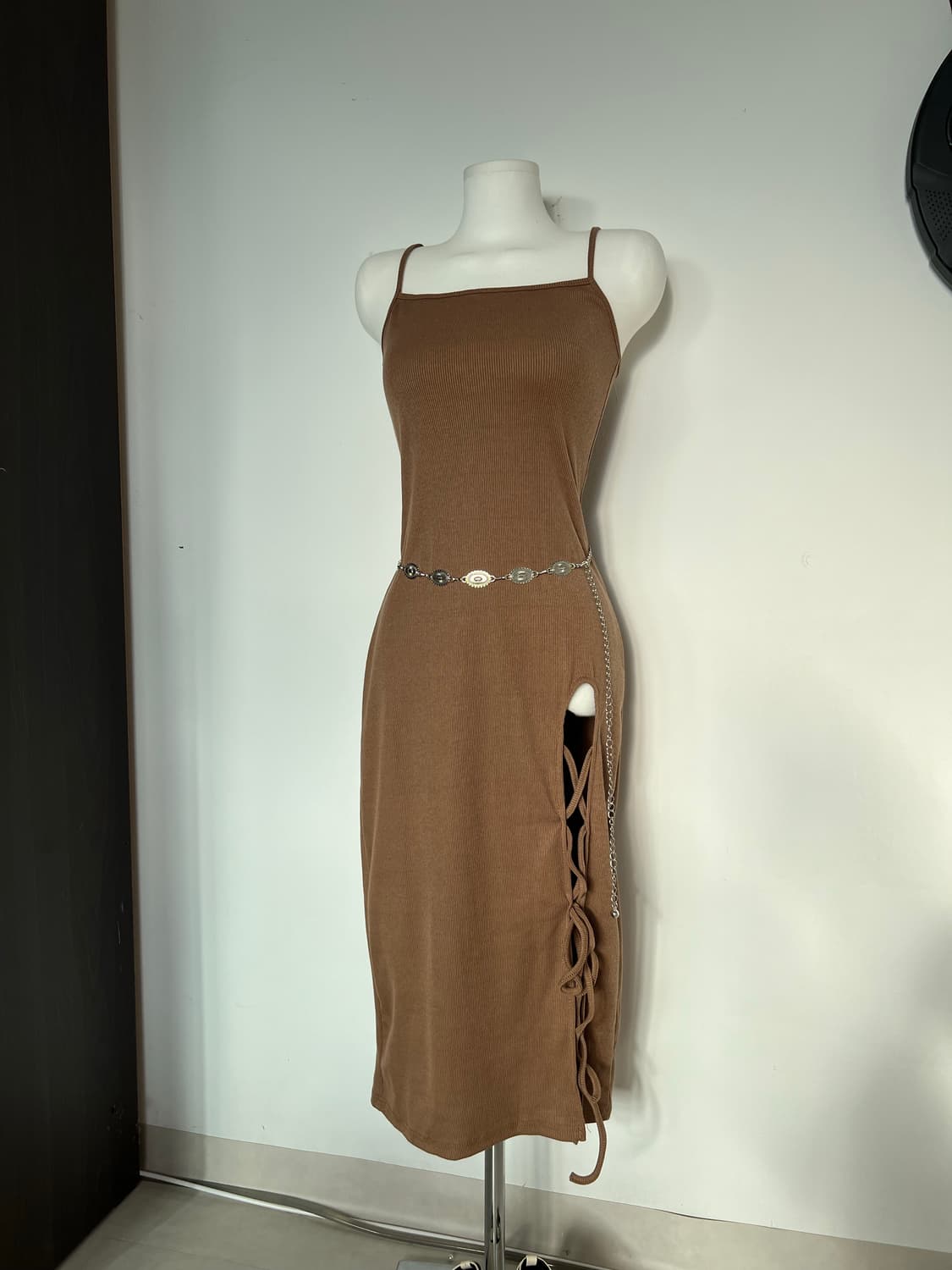 [새상품 반값판매] 브라운 골지 옆트임 매듭 롱원피스 상품이미지3