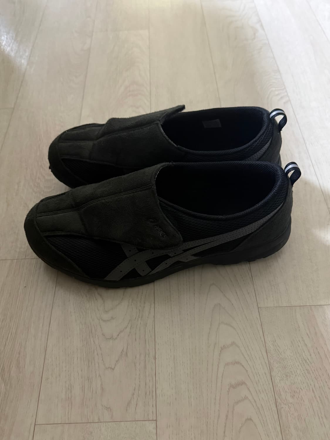 255) 아식스 라이프워커 101 블랙 차콜 그레이 상품이미지1