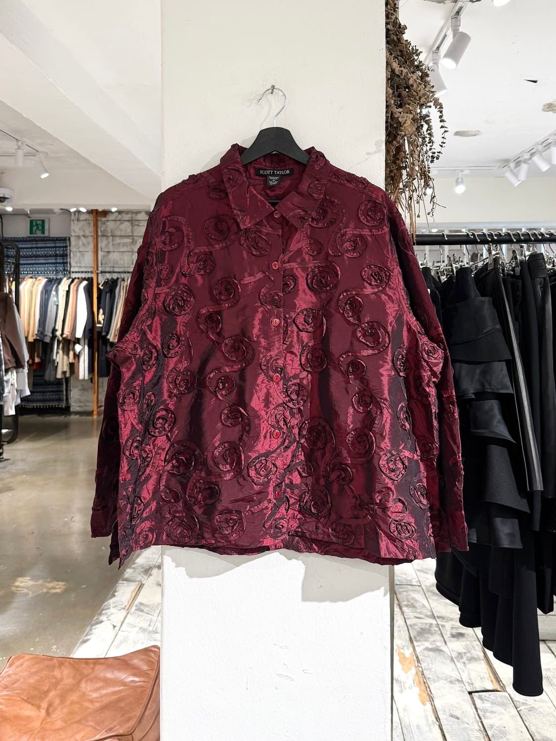 스콧 테일러 버건디 로제트 트림 셔츠 상품이미지1