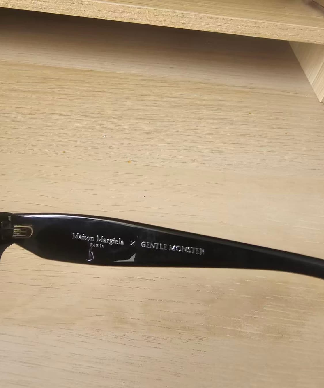 새싱품급판매 젠틀몬스터x메종마르지엘라 선글라스 MM110 01 블랙 상품이미지3