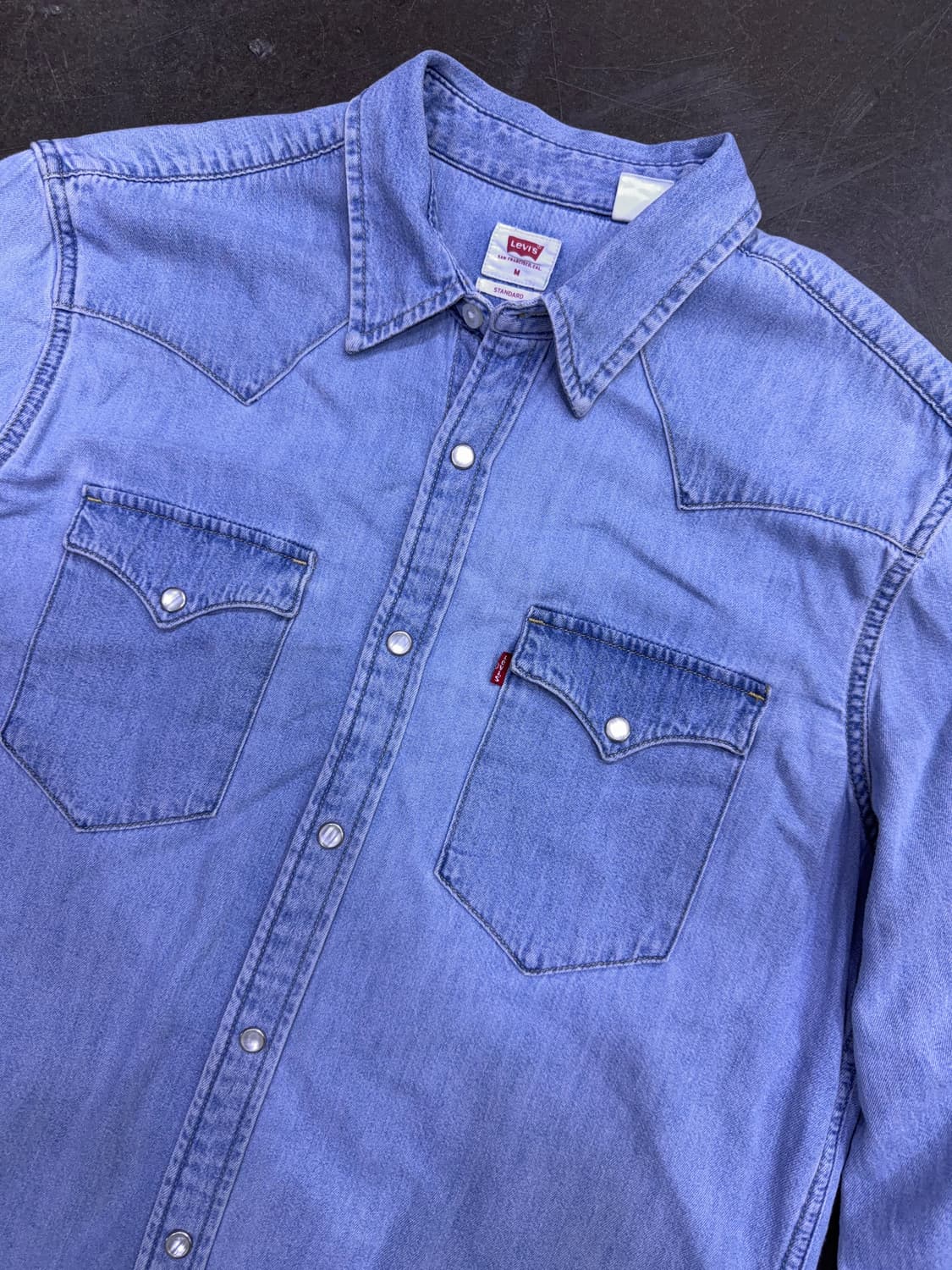 리바이스 빈티지 워싱 웨스턴 스탠다드핏 데님셔츠 M 상품이미지3