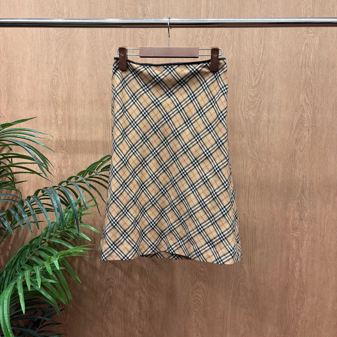 버버리 블루 라벨 A라인 울 미디 스커트 노바 체크 패턴 디테일 브라운 상품이미지1