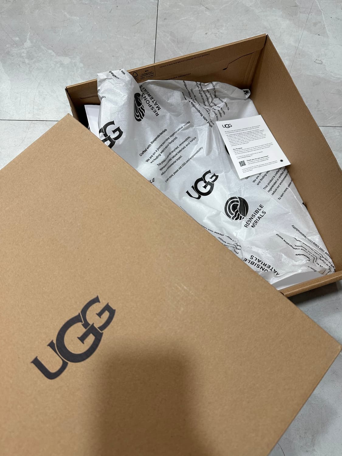 어그 클래식 울트라 미니 뉴하이츠 체스트넛  250,260새상품 상품이미지3